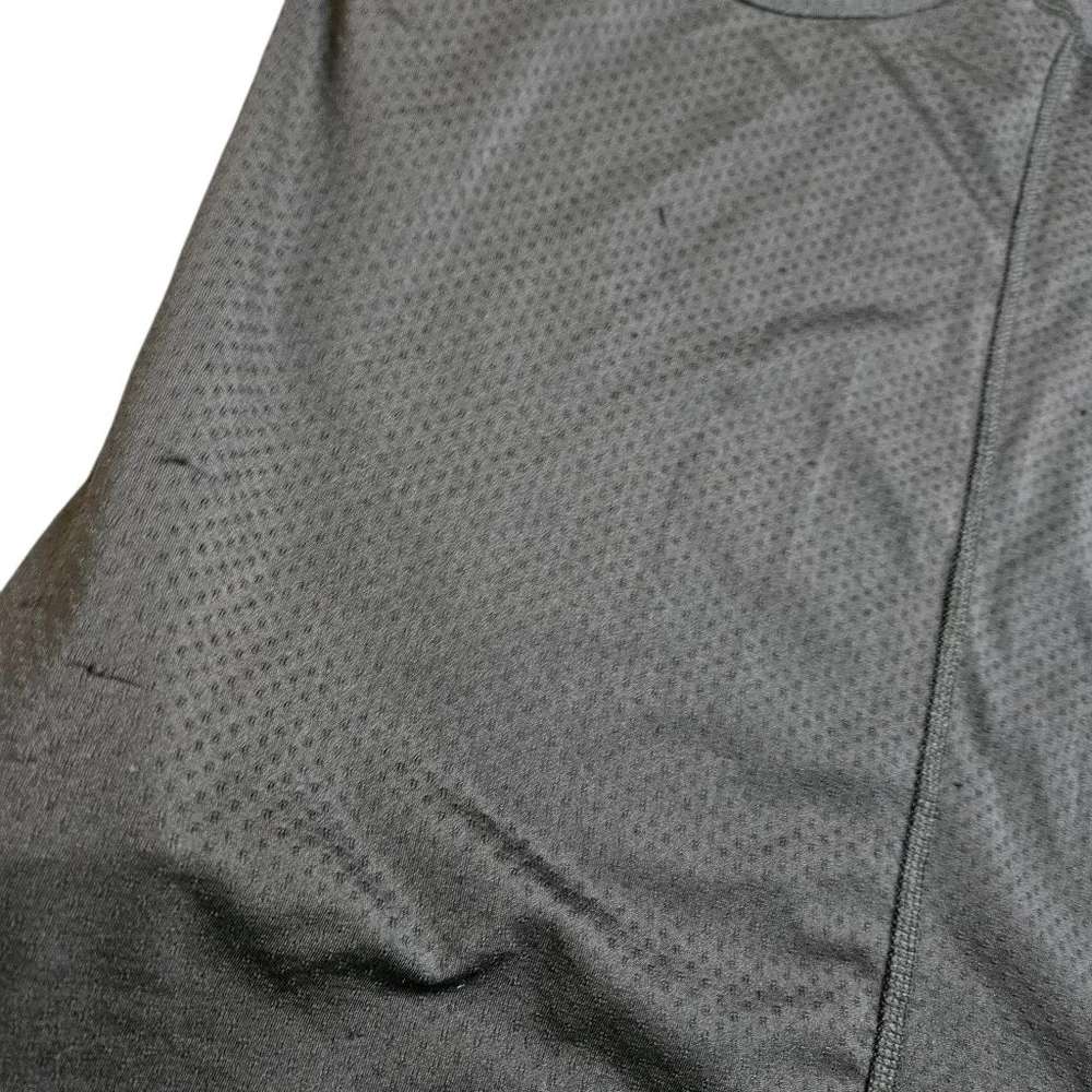 Under Armour Medium Black HeatGear Racerback Athletic Tank